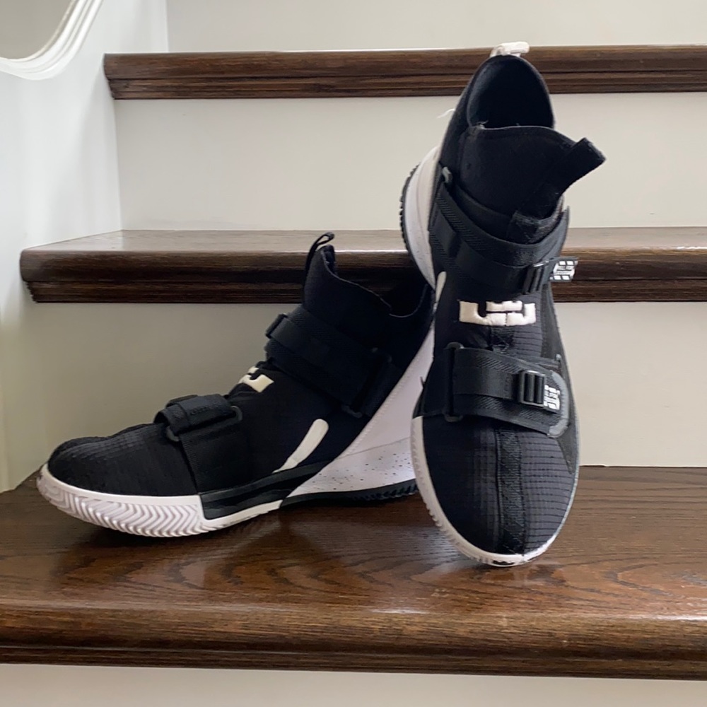 Men’s Lebron basketball shoes